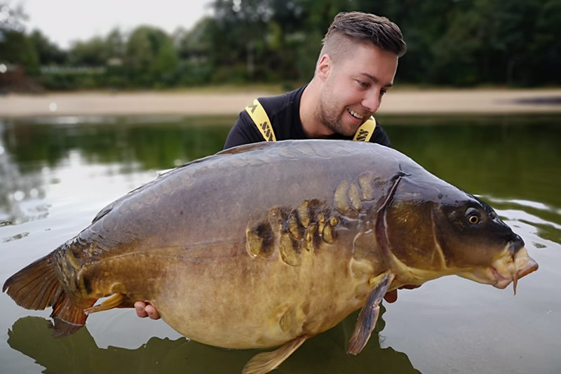 Karpfenanlger aus dem RG Fischfeed Team